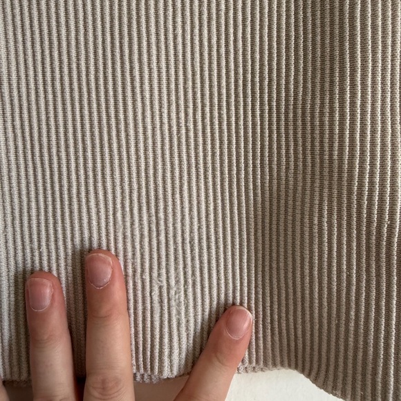 Aritzia Babaton Cream Classic Ribbed Sculptknit Tank Top size XS - Picture 4 of 8